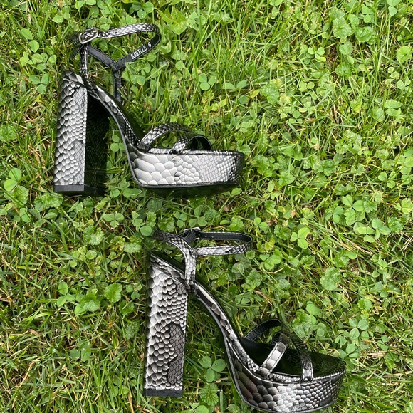 New never worn size 6 womens So Me heels - Picture 2 of 6